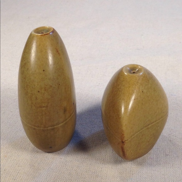 🌈MCM🌈Olive Minimalist Salt & Pepper Shaker Set - Picture 2 of 6